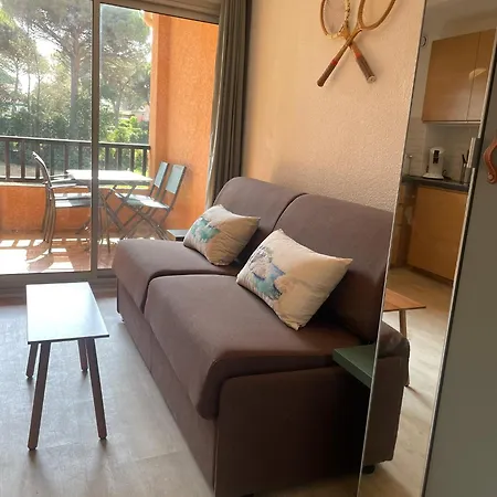 Wifi Parking, Tennis, Piscine Au Mileu Des Golfs De Valescure Appartement